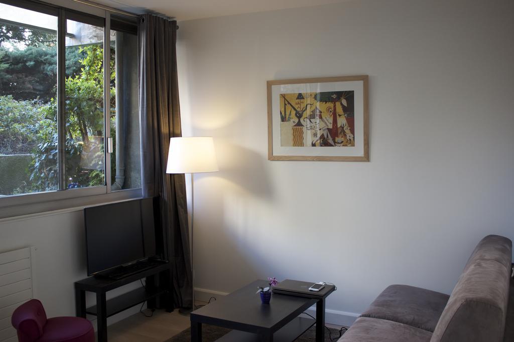 Апартаменты Tour Eiffel Grenelle Париж Экстерьер фото